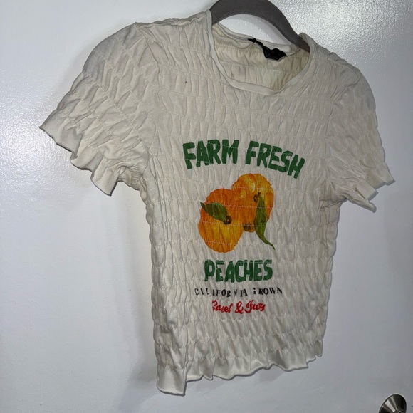Forever 21 Farm Fresh Peaches Smocked Top Size Medium - Picture 2 of 5